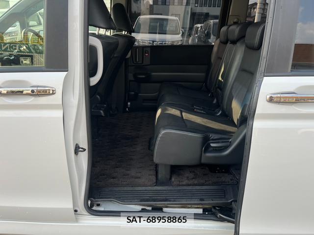 Honda e 2013-04 8007526-13