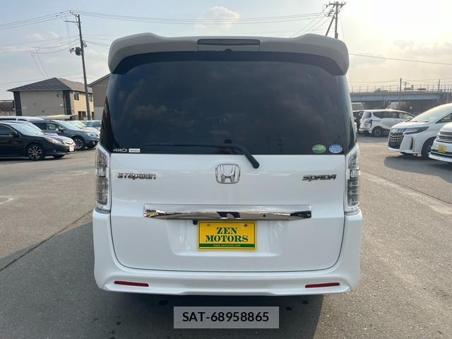 Honda e 2013-04 8007526-7