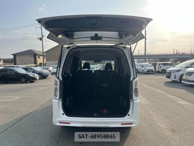 Honda e 2013-04 8007526-8