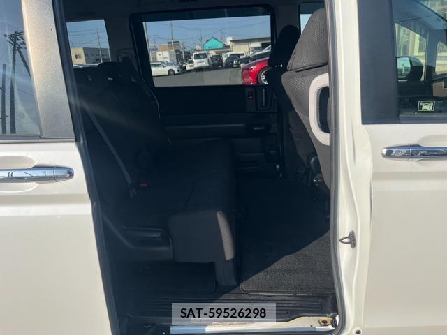 Honda e 2012-06 8007529-13