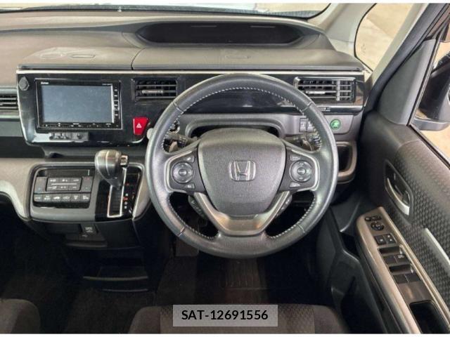 Honda e 2018-03 8007989-2