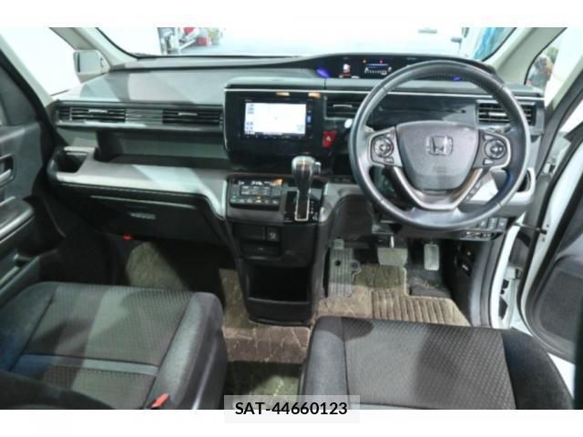 Honda e 2018-08 8008040-2