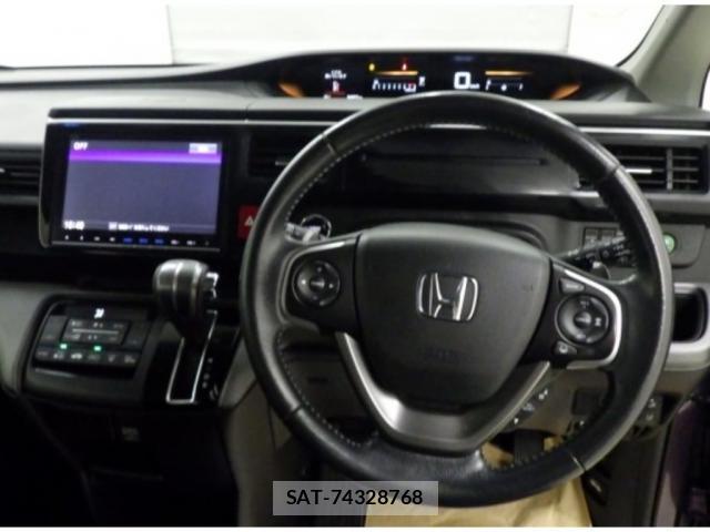 Honda e 2016-05 8008050-2