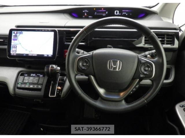 Honda e 2017-03 8008103-2