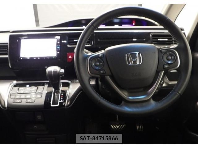 Honda e 2022-04 8008105-2