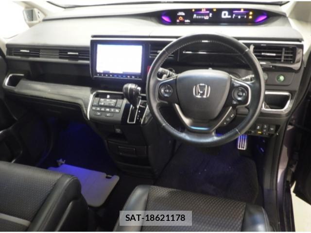Honda e 2016-10 8008124-2