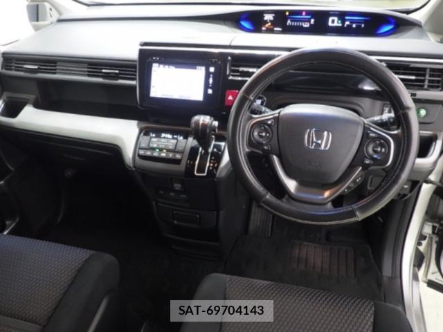 Honda e 2015-07 8008125-2