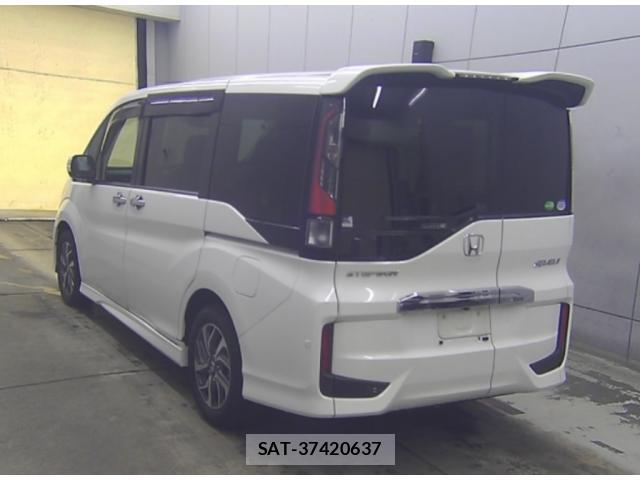 Honda e 2016-03 8008126-1