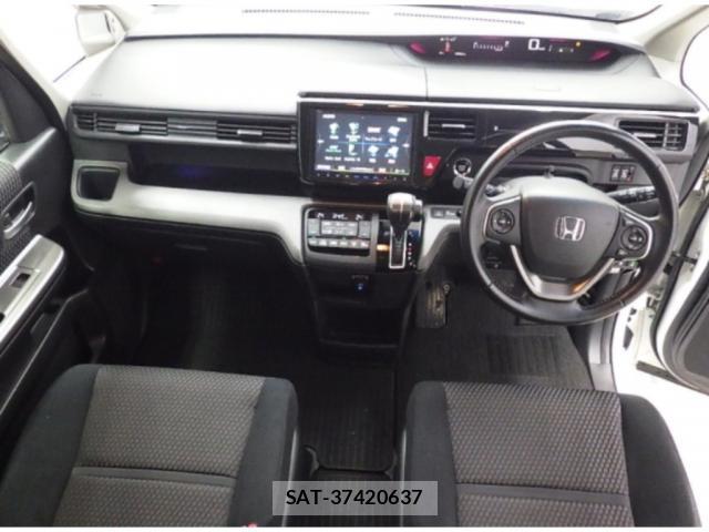 Honda e 2016-03 8008126-2