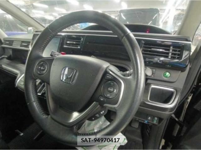 Honda e 2015-04 8008132-2