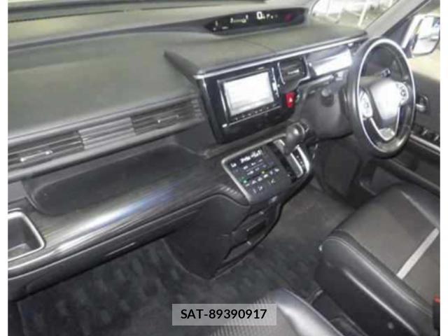 Honda e 2015-06 8008135-2