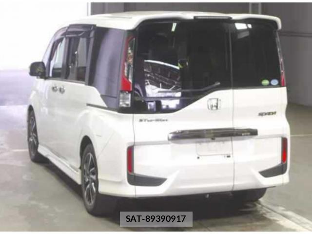 Honda e 2015-06 8008135-4