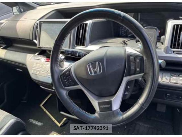 Honda e 2013-05 8008200-2