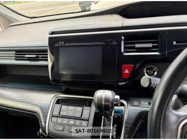 Honda e 2015-06 8008214-2