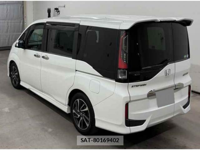 Honda e 2015-06 8008214-4
