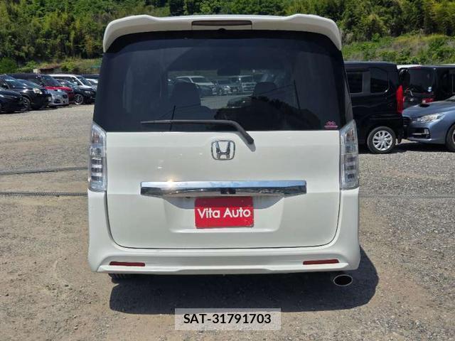 Honda e 2013-04 8008387-10