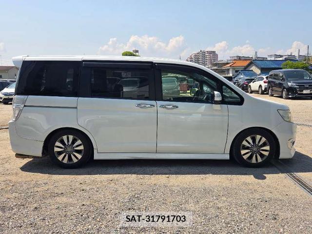Honda e 2013-04 8008387-13