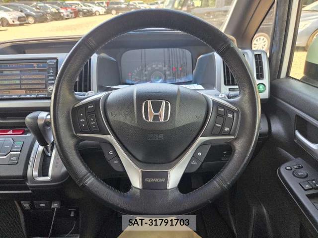 Honda e 2013-04 8008387-18