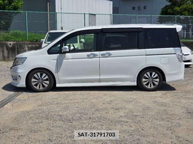 Honda e 2013-04 8008387-2