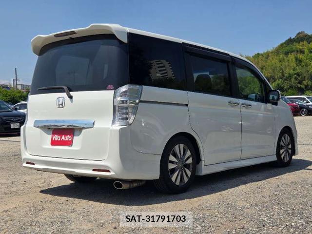 Honda e 2013-04 8008387-3