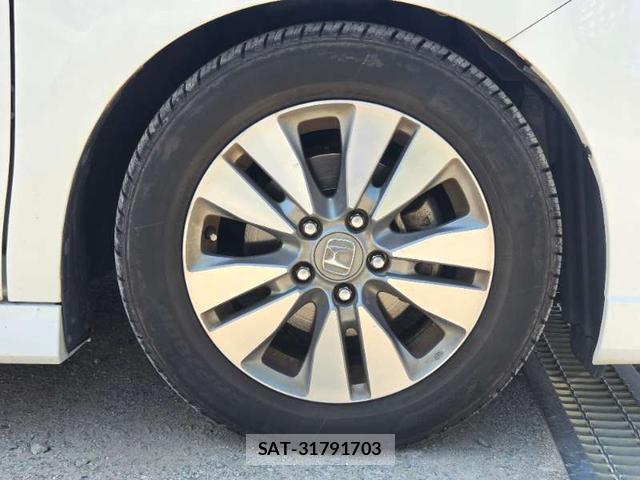 Honda e 2013-04 8008387-5