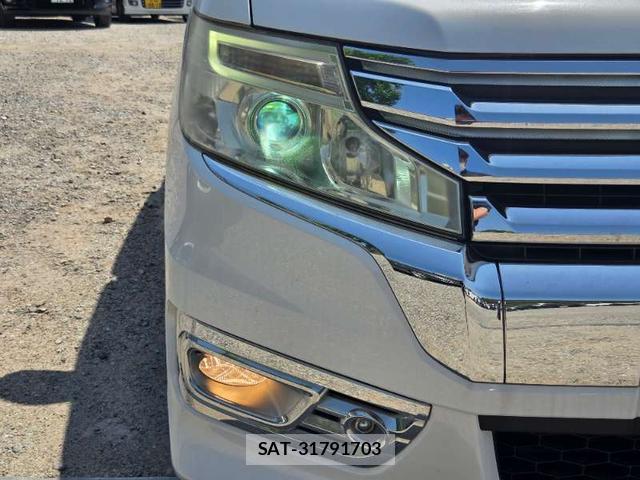 Honda e 2013-04 8008387-6