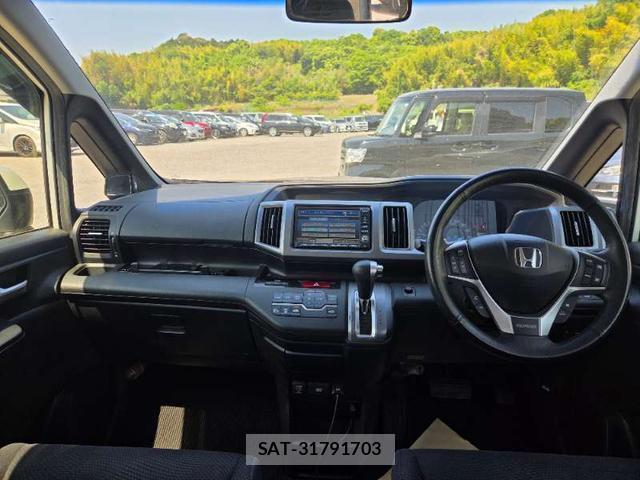 Honda e 2013-04 8008387-7