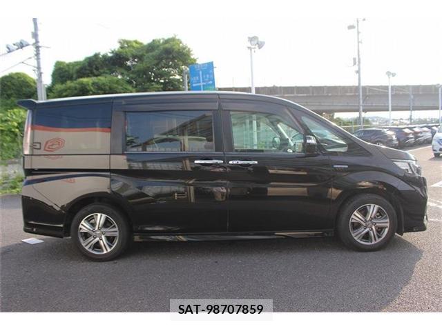 Honda e 2017-10 8008447-8