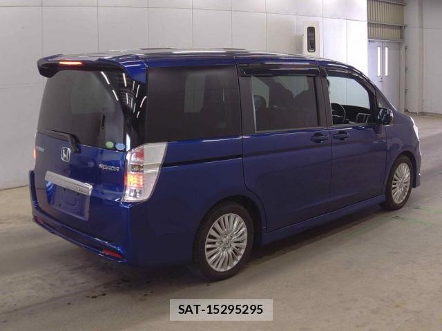 Honda e 2011-06 8008829-1