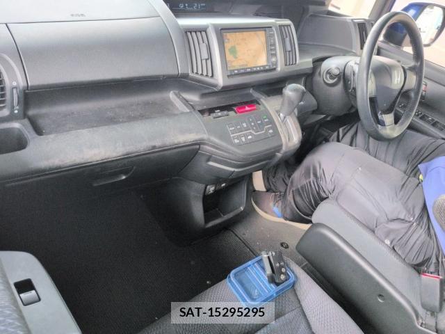 Honda e 2011-06 8008829-2