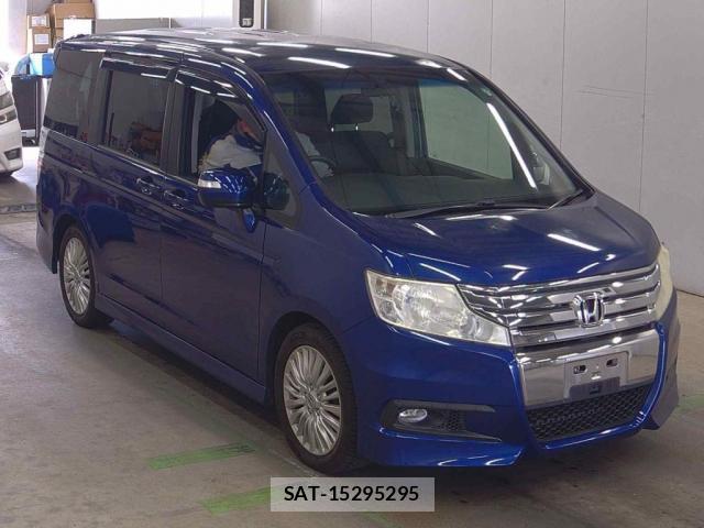 Honda e 2011-06 8008829-5