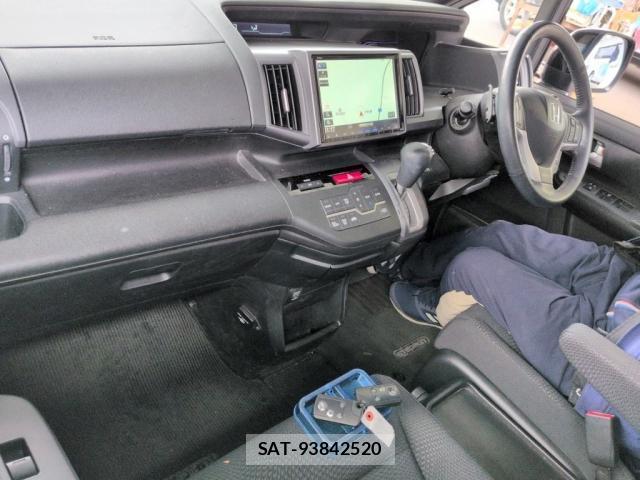 Honda e 2014-02 8008831-2