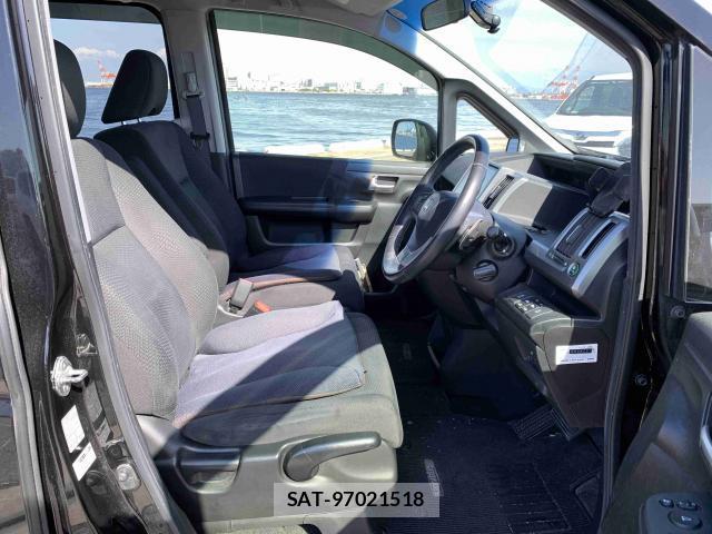 Honda e 2015-03 8008963-5