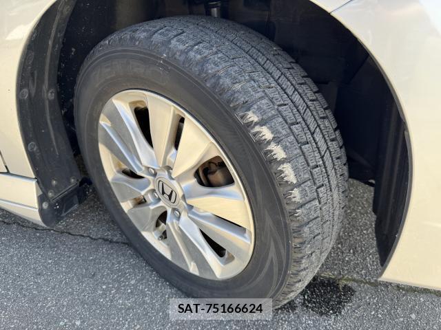 Honda e 2011-06 8009424-12