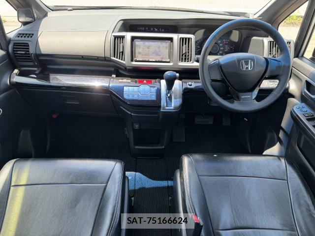 Honda e 2011-06 8009424-14