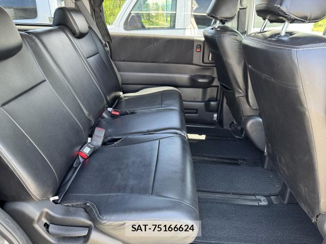 Honda e 2011-06 8009424-15