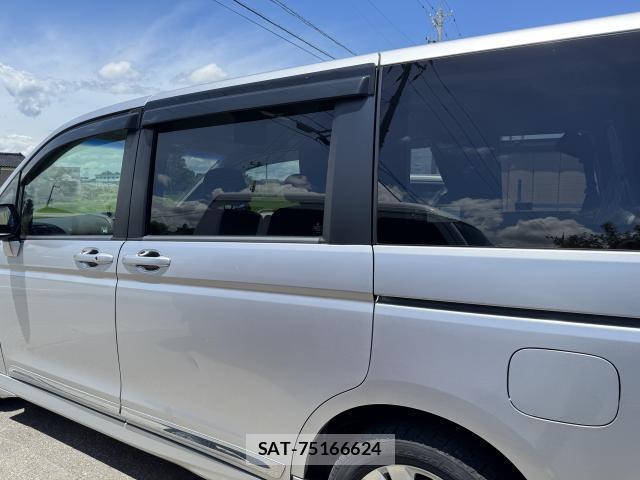 Honda e 2011-06 8009424-3