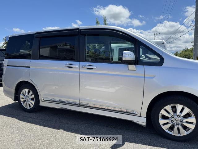 Honda e 2011-06 8009424-4