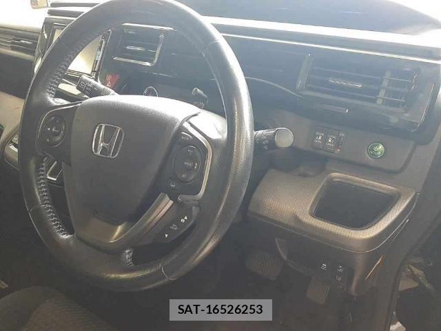 Honda e 2015-06 8009487-4