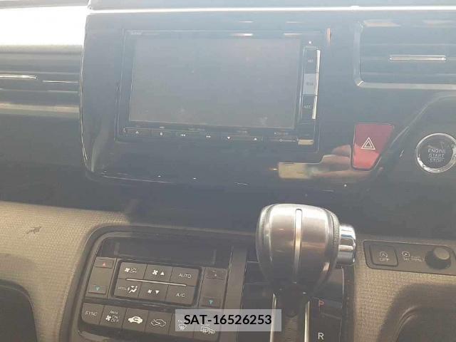 Honda e 2015-06 8009487-7