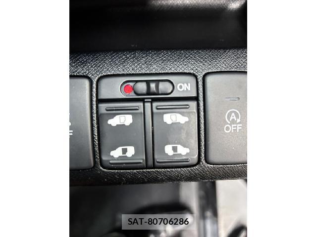 Honda e 2013-03 8009494-17