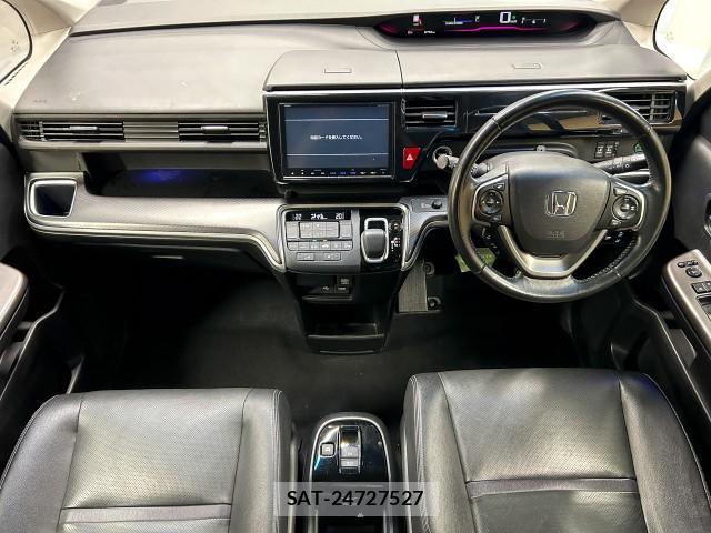 Honda e 2017-12 8009496-9