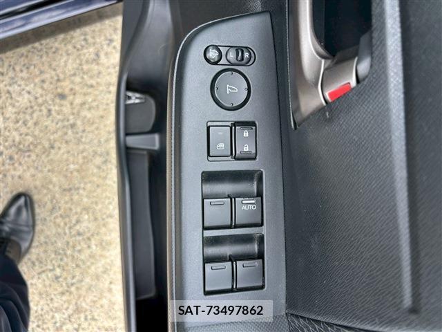 Honda e 2012-04 8009553-16
