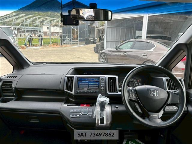 Honda e 2012-04 8009553-2