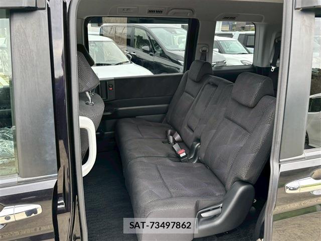 Honda e 2012-04 8009553-4