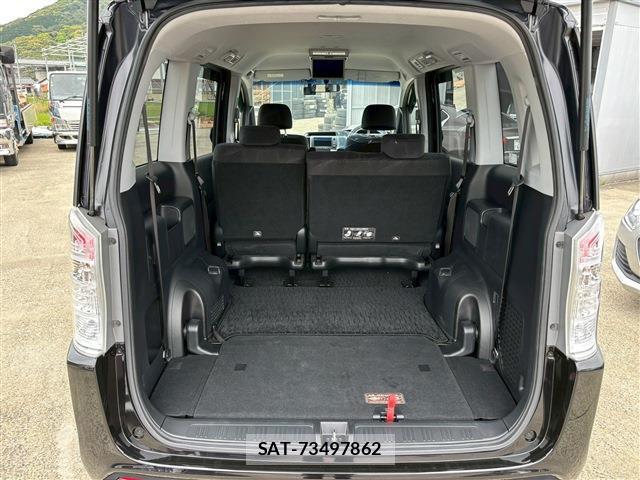 Honda e 2012-04 8009553-7
