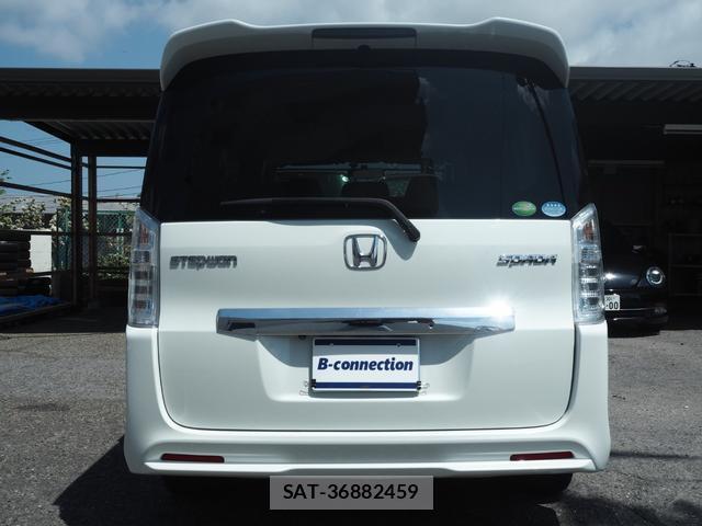 Honda e 2014-08 8009748-4