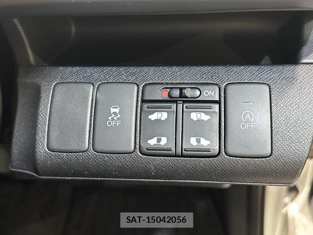 Honda e 2012-11 8009855-8
