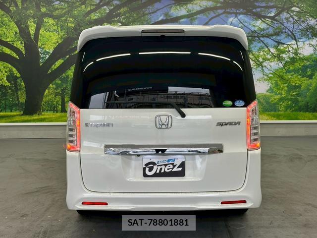Honda e 2014-04 8009868-9