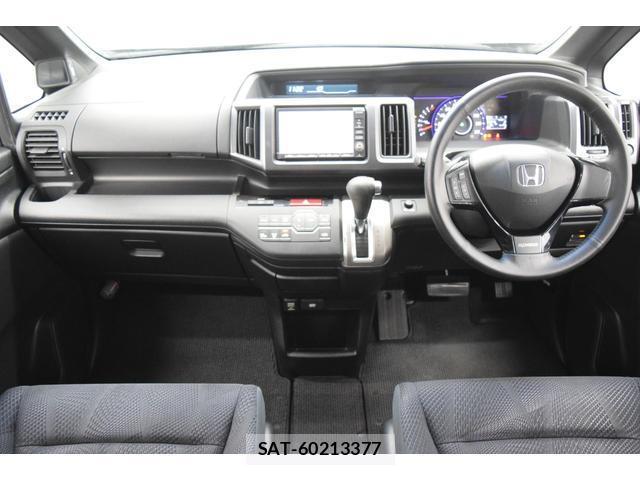 Honda e 2010-04 8010119-10